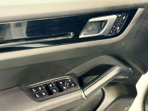 Certified 2022 Porsche Cayenne Coupe AWD/4WD image 23