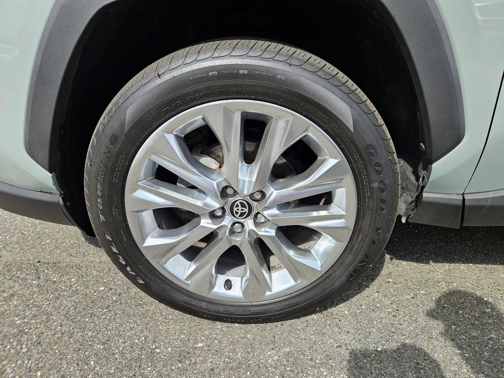 Used 2022 Toyota RAV4 XLE Premium FWD image 9