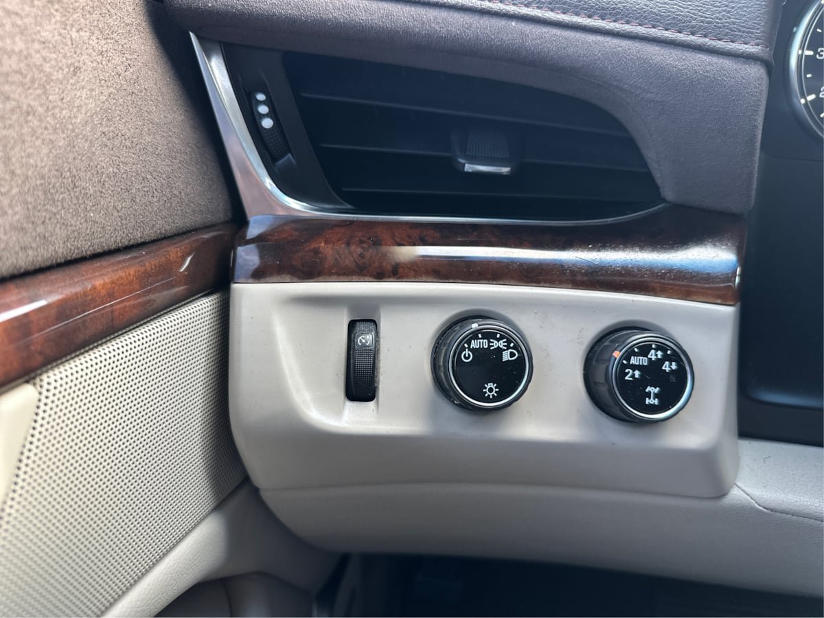 Used 2016 Cadillac Escalade Luxury AWD/4WD image 21