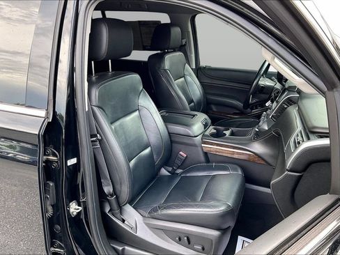 Used 2019 Chevrolet Suburban LT RWD image 7