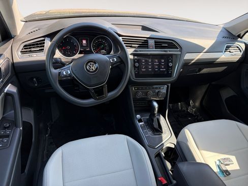 Used 2020 Volkswagen Tiguan SE w/ Panoramic Sunroof Package FWD image 15