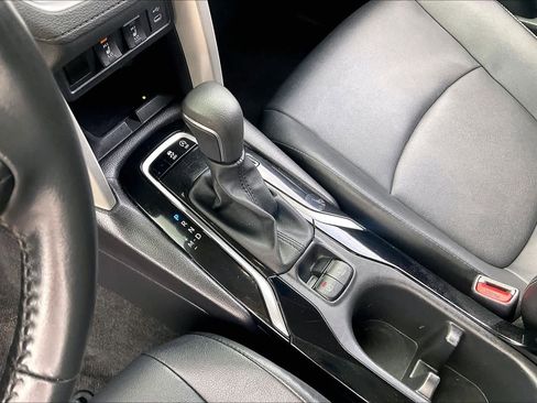 Used 2025 Toyota Corolla Cross XLE FWD image 16