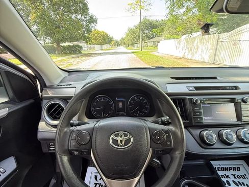 Used 2017 Toyota RAV4 LE FWD image 9