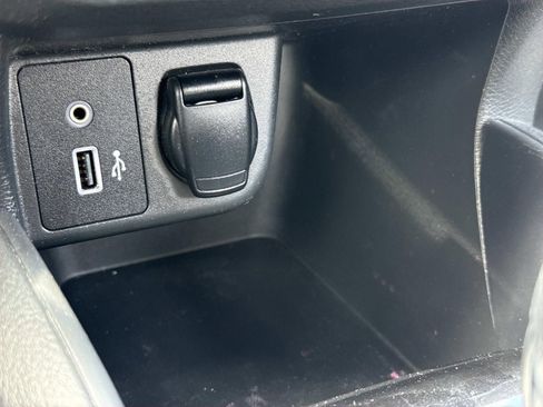 Used 2020 Nissan Versa SV FWD image 12