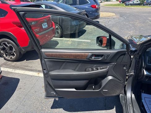 Used 2018 Subaru Outback 2.5i Limited AWD/4WD image 18
