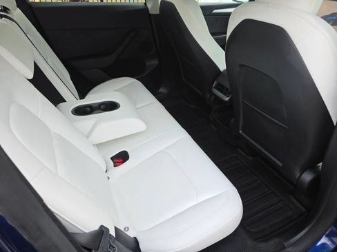 Used 2023 Tesla Model Y Long Range AWD/4WD image 30