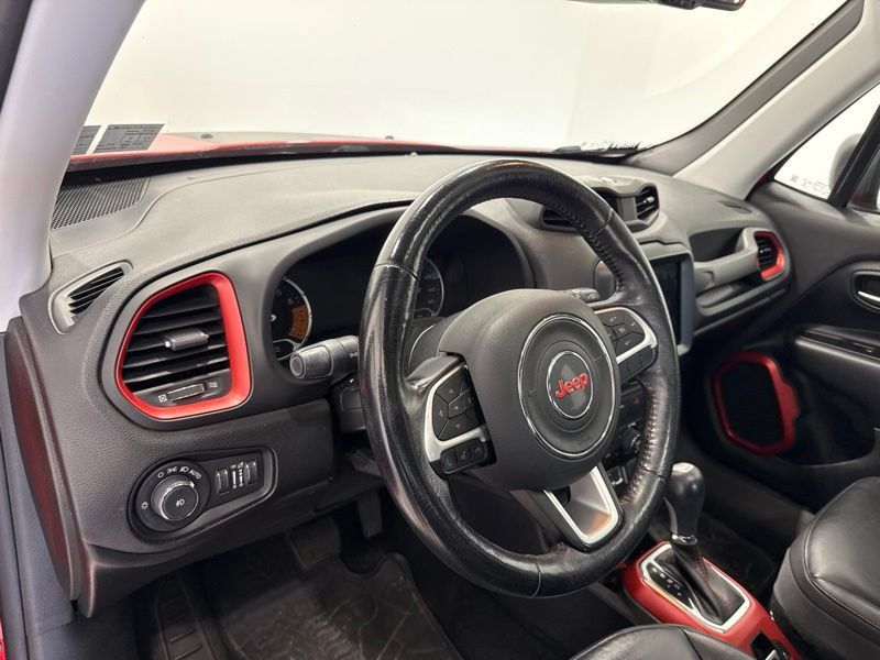 Used 2020 Jeep Renegade Trailhawk w/ Premium Leather Group AWD/4WD image 20