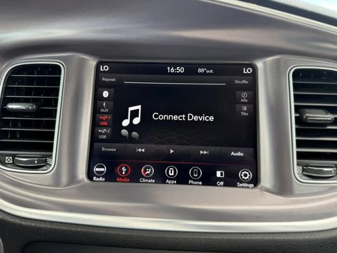 Used 2019 Dodge Charger SXT AWD/4WD image 22