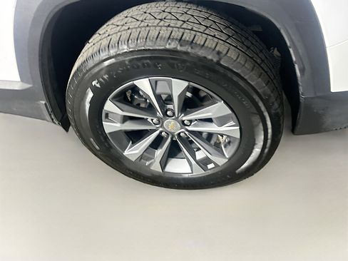 Used 2025 Chevrolet Equinox LT image 11