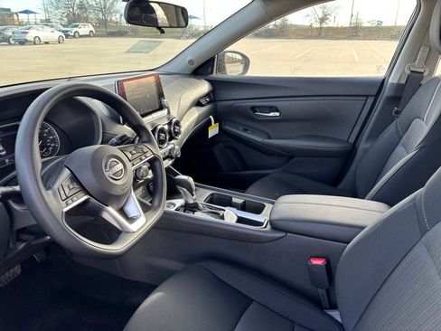 Used 2025 Nissan Sentra SV image 17