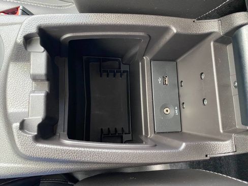 Used 2014 Ford Focus SE w/ Equipment Group 201A FWD image 18
