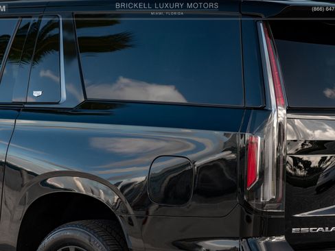 Used 2023 Cadillac Escalade ESV Luxury image 46