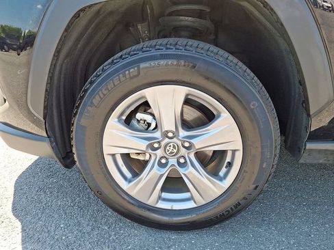 Used 2025 Toyota RAV4 LE AWD/4WD image 8