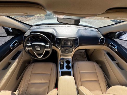 Used 2017 Jeep Grand Cherokee Laredo w/ Quick Order Package 2BE image 16