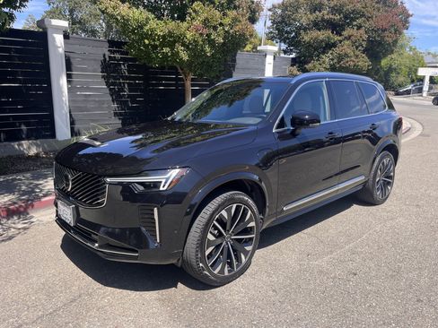 Used 2025 Volvo XC90 T8 Plus w/ Protection Package Premier AWD/4WD image 2