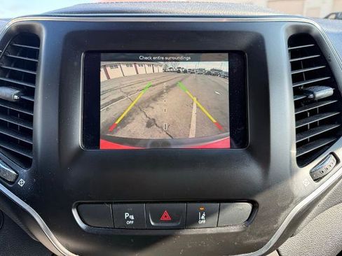 Used 2021 Jeep Cherokee Latitude Plus image 10