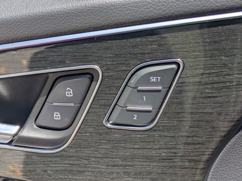 Used 2022 Audi Q8 Premium Plus AWD/4WD image 17