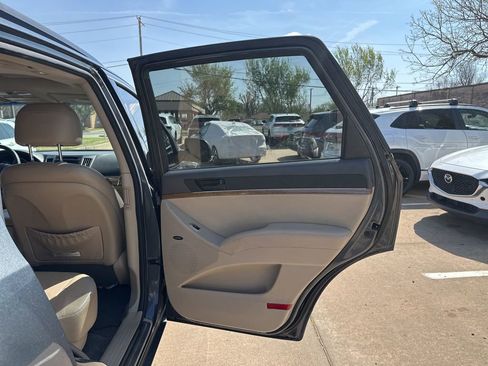 Used 2012 Hyundai Veracruz Limited w/ Navigation Pkg image 18