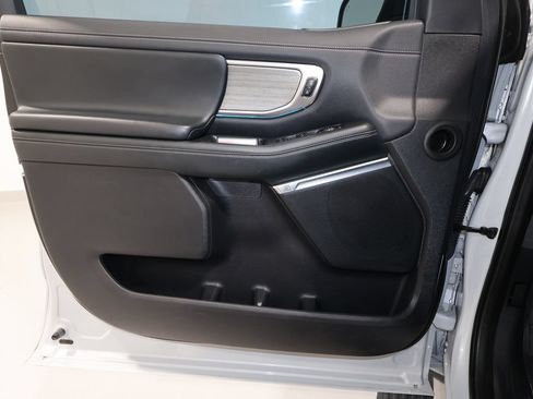 Used 2025 Ford Expedition Platinum AWD/4WD image 22