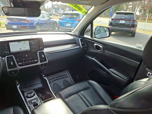 Used 2022 Kia Sorento EX image 11