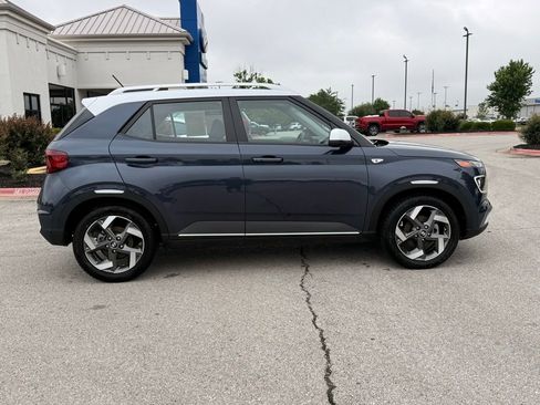 Used 2023 Hyundai Venue Limited w/ Cargo Package FWD image 8