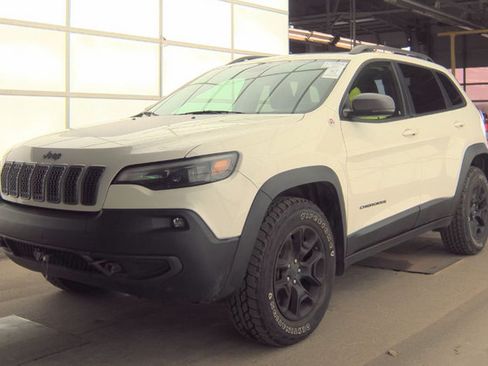 Used 2019 Jeep Cherokee Trailhawk AWD/4WD image 1