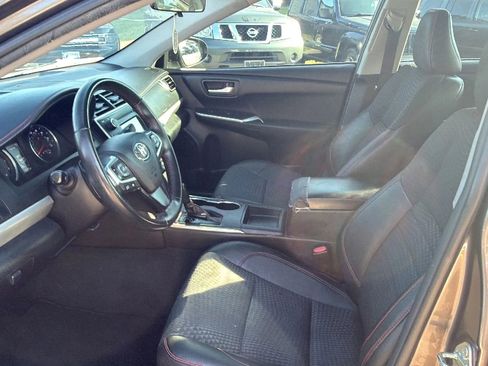 Used 2015 Toyota Camry SE image 2
