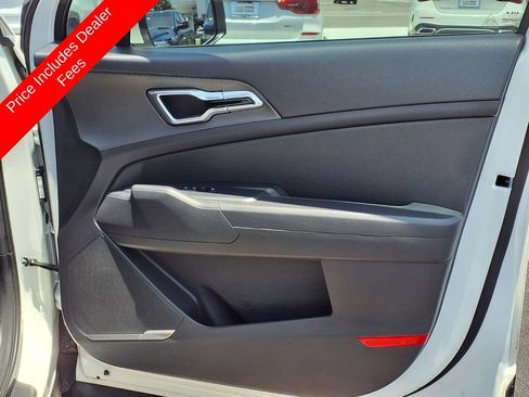 Used 2024 Kia Sportage LX FWD image 11