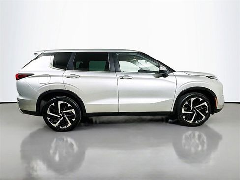 Used 2023 Mitsubishi Outlander SE image 8