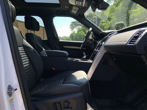 Certified 2025 Land Rover Discovery Dynamic SE image 15