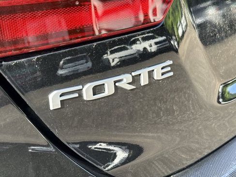 Used 2022 Kia Forte GT-Line w/ GT-Line Premium Package FWD image 9