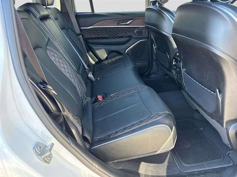 Used 2023 Jeep Grand Cherokee Summit image 12