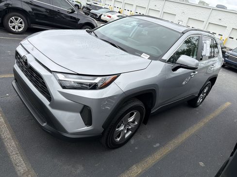 Used 2025 Toyota RAV4 XLE w/ Convenience Package FWD image 5
