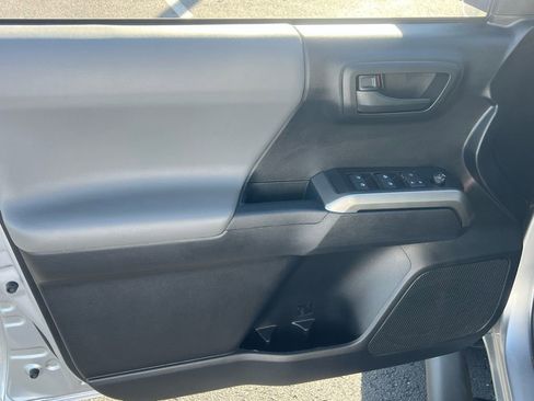 Certified 2019 Toyota Tacoma SR5 image 11