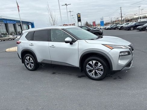 Used 2022 Nissan Rogue SV w/ SV Premium Package image 4