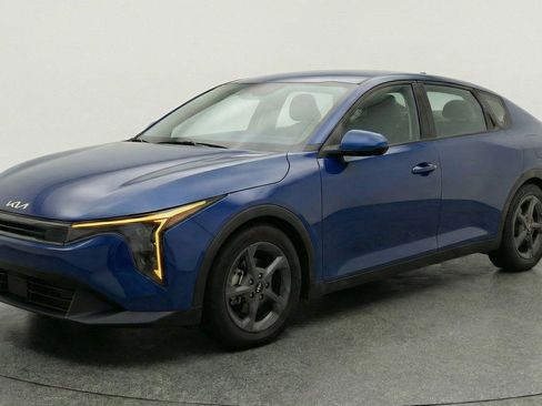 Used 2025 Kia K4 FWD image 3