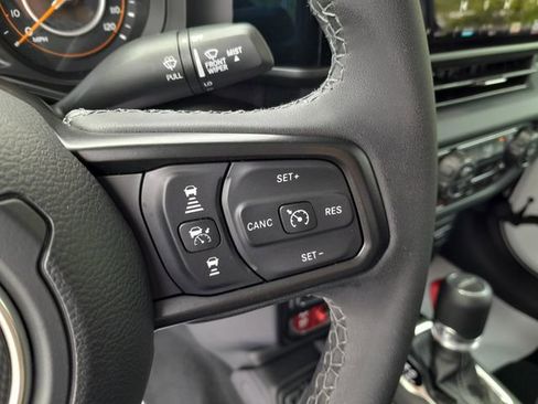 Used 2026 Jeep Gladiator Mojave AWD/4WD image 15