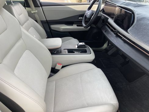 Used 2024 Nissan Ariya AWD image 13