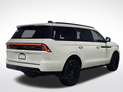 New 2026 Lincoln Navigator Reserve w/ Jet Appearance Package AWD/4WD image 5