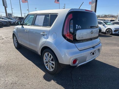Used 2018 Kia Soul + image 5