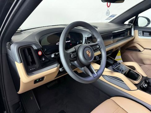 New 2025 Porsche Cayenne Coupe image 4