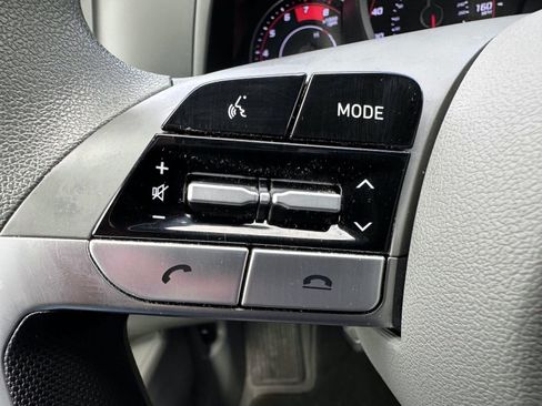 Used 2023 Hyundai Elantra SE FWD image 16