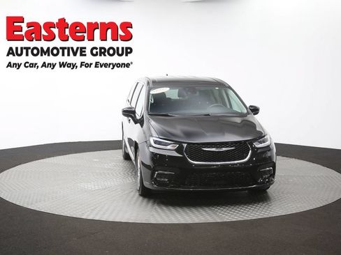 Used 2023 Chrysler Pacifica Touring-L FWD image 53
