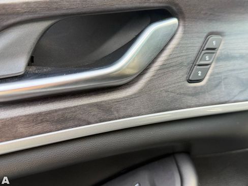 Used 2023 Jeep Grand Cherokee 4WD 4xe image 15