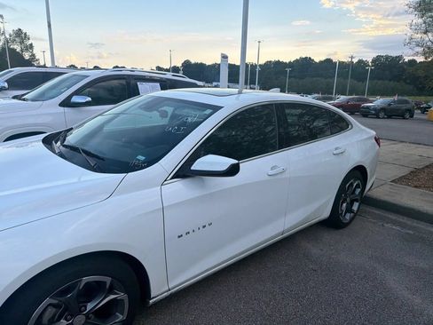 Used 2024 Chevrolet Malibu LT FWD image 2