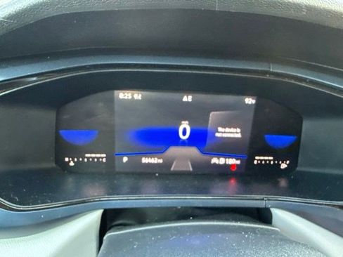 Used 2022 Volkswagen Taos SE w/ Panoramic Sunroof Package AWD/4WD image 8