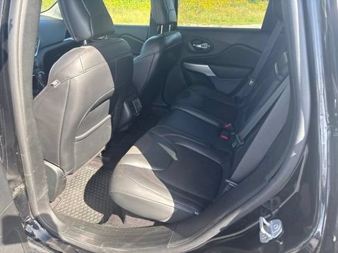 Used 2017 Jeep Cherokee Trailhawk w/ Comfort & Convenience Group AWD/4WD image 7