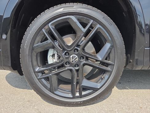 Certified 2026 Volkswagen Tiguan SE R-Line AWD/4WD image 15
