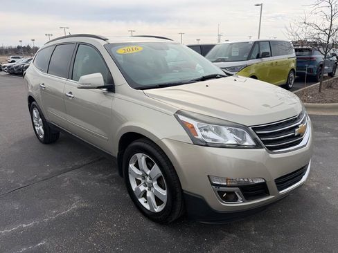 Used 2016 Chevrolet Traverse LT w/ Style and Technology Package image 8