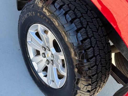 Used 2018 Chevrolet Colorado LT w/ Safety Package image 14